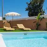 Coral Boutique Bed and Breakfast Αλμπουφέιρα